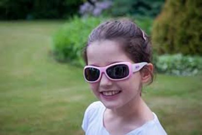 Girl wearing JBanz Flexerz Pink/White sunglasses